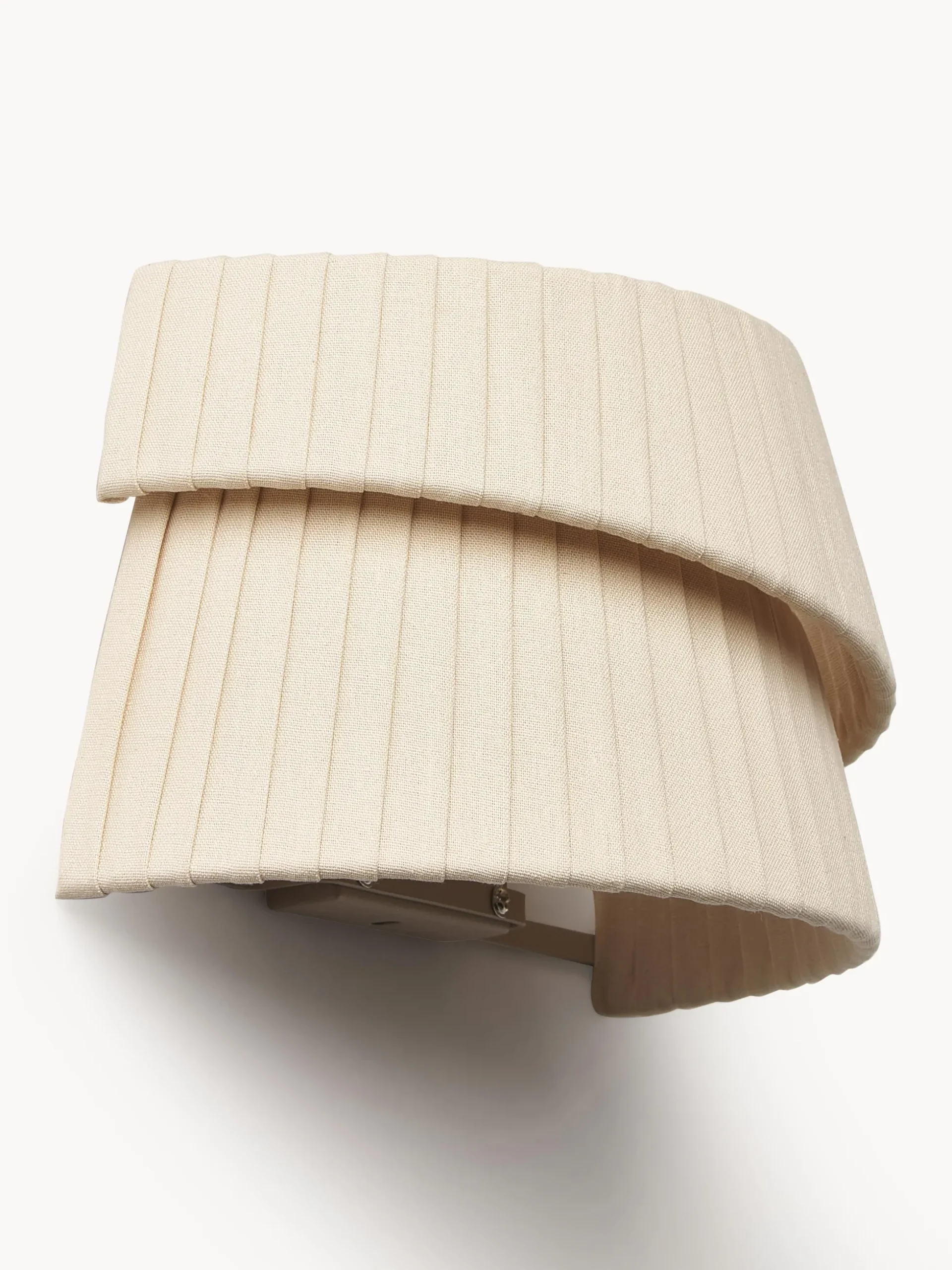 Applique con paralume asimmetrico Nyla
