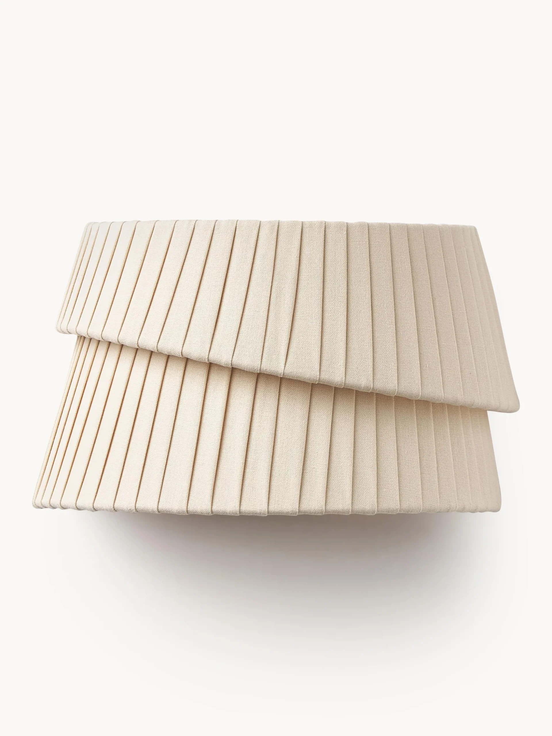 Applique con paralume asimmetrico Nyla