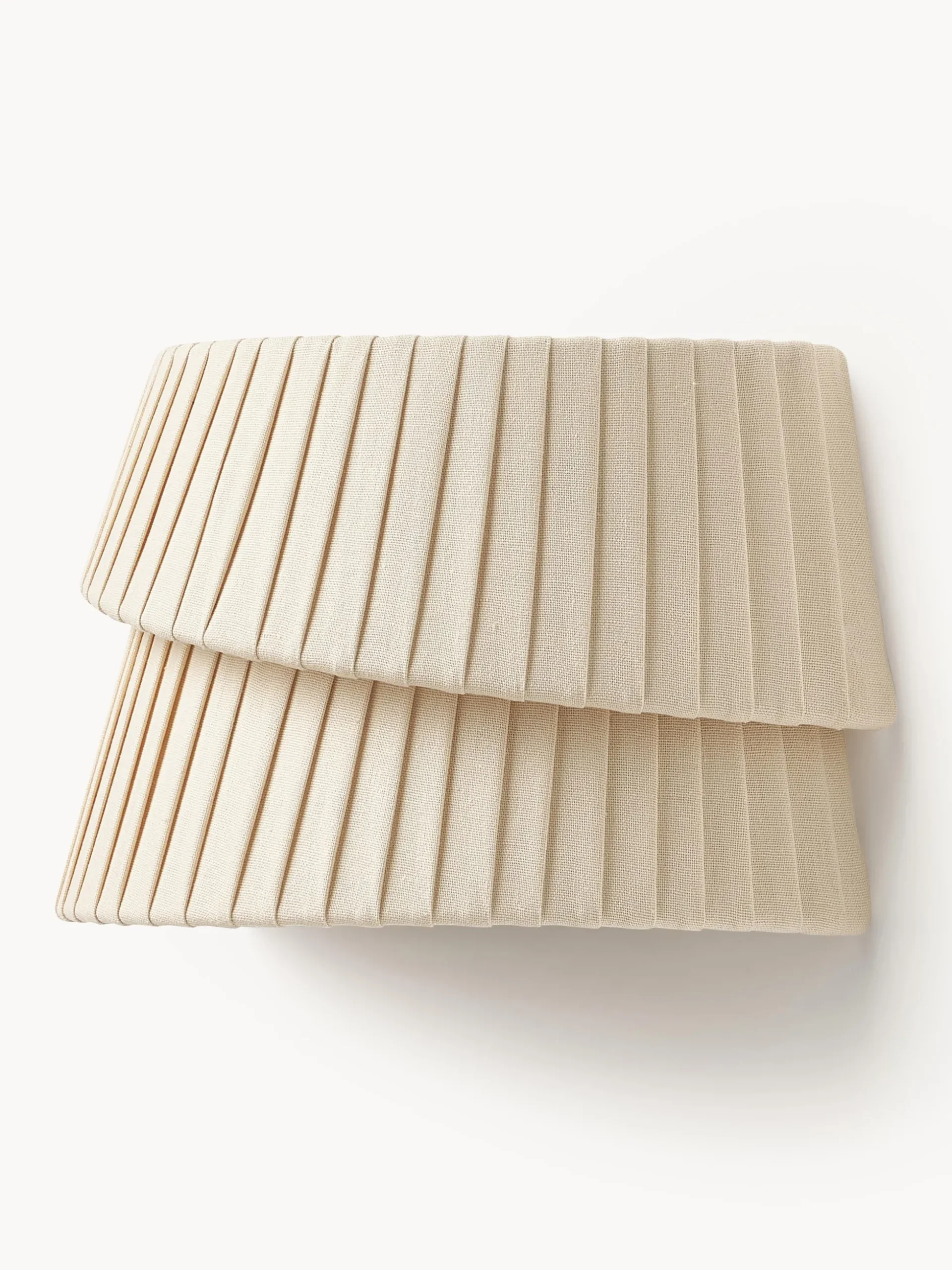 Applique con paralume asimmetrico Nyla