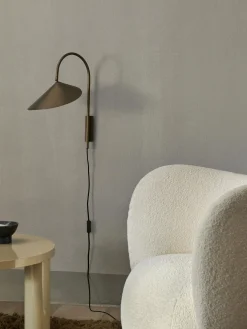 Applique grande con presa Arum, orientabile