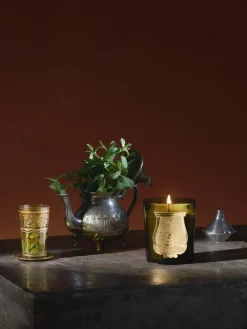 Candela profumata fatta a mano Cyrnos (fico nero, legno di cedro, lavanda e pino)