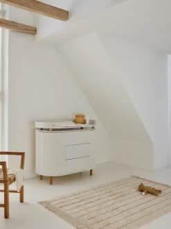 Cassettiera in legno fatta a mano Kai