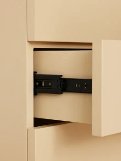Cassettiera in legno Sungkai fatta a mano Spacious