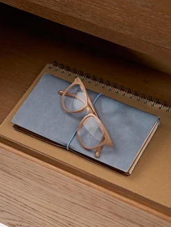 Cassettiera in legno di quercia Chandler