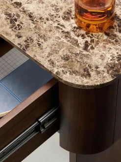 Comodino in legno con piano in marmo Zumi