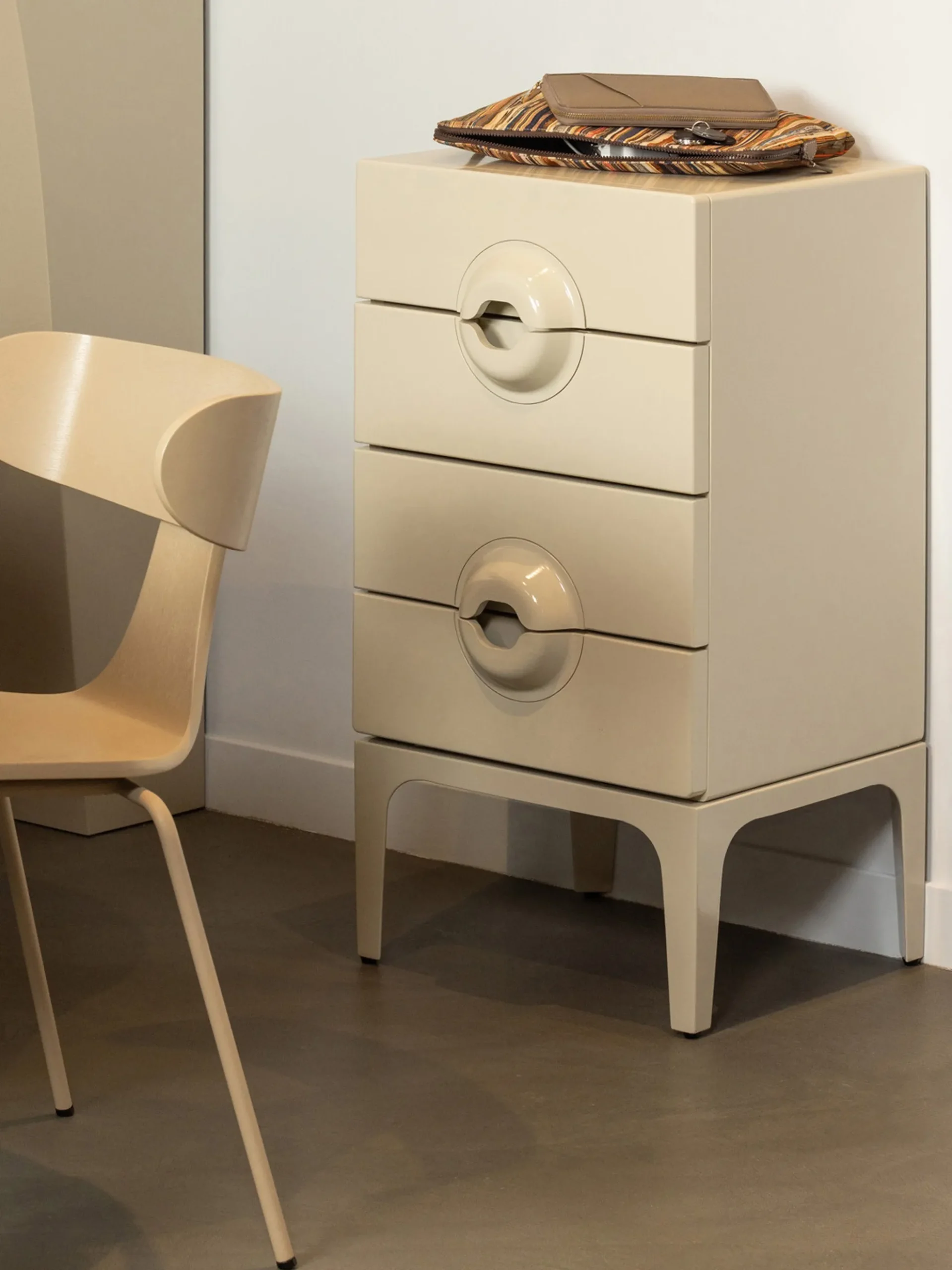 Comodino in legno di eucalipto Merge