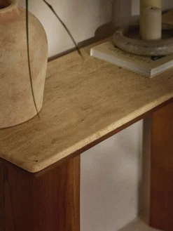 Consolle in legno di quercia con piano in travertino Chandler