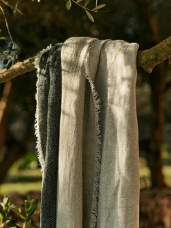Coperta di lino tessuta a mano con frange Pila