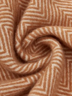 Coperta in lana con motivo a spina di pesce e frange Tyrol