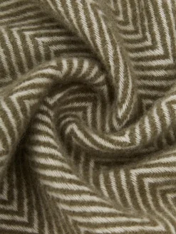 Coperta in lana con motivo a spina di pesce e frange Tyrol