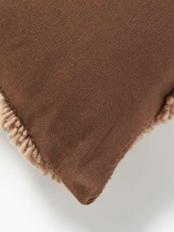 Copricuscino fatto a mano con design trapuntato Jiri