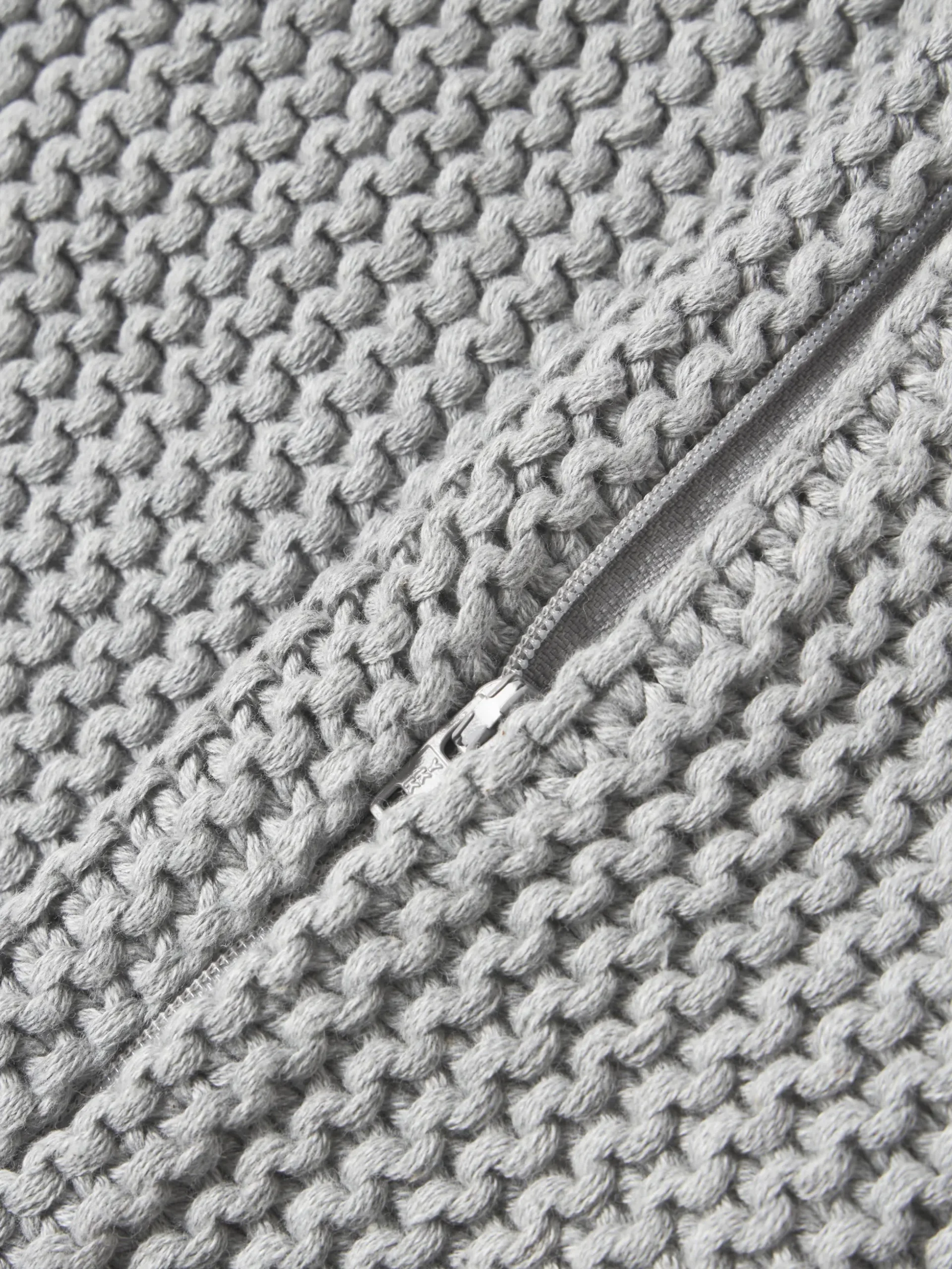 Copricuscino lavorato a maglia in cotone organico Adalyn