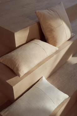 Copricuscino tessuto a mano con cucitura decorativa Terre