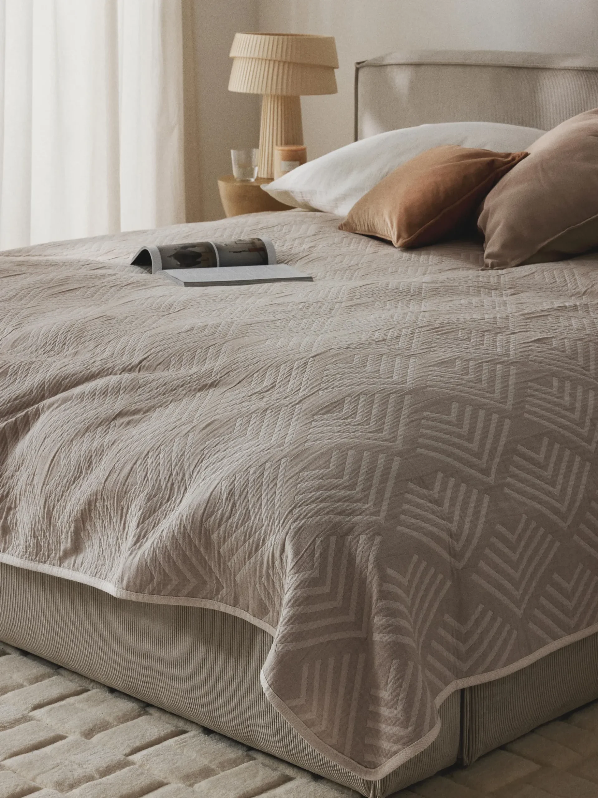 Copriletto jacquard con motivo grafico Milano
