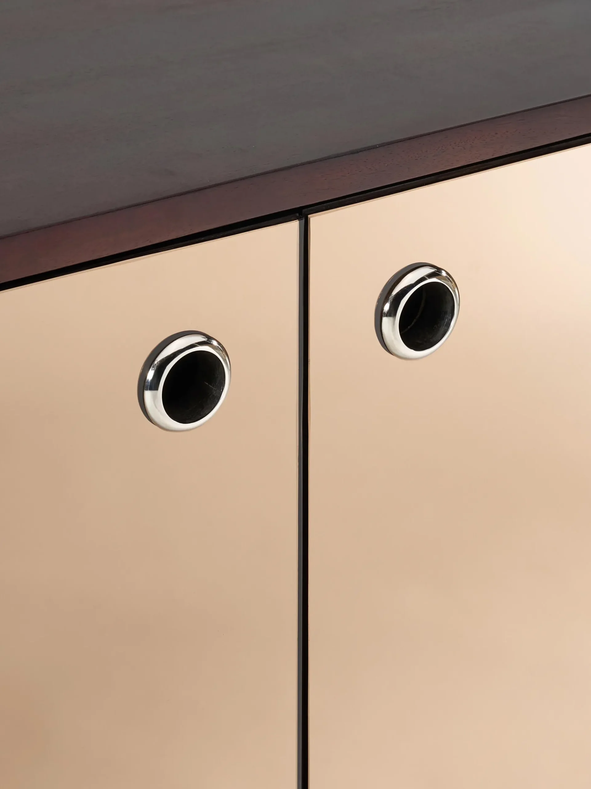 Credenza alta con ante in vetro a specchio Scarlett