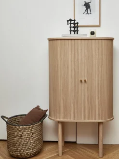 Credenza alta con frontale millerighe Calary