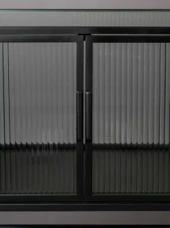 Credenza alta con vetrate scanalate Boli
