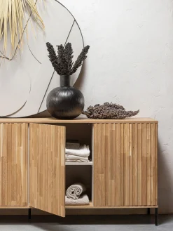 Credenza con frontale in legno di frassino scanalato Avourio