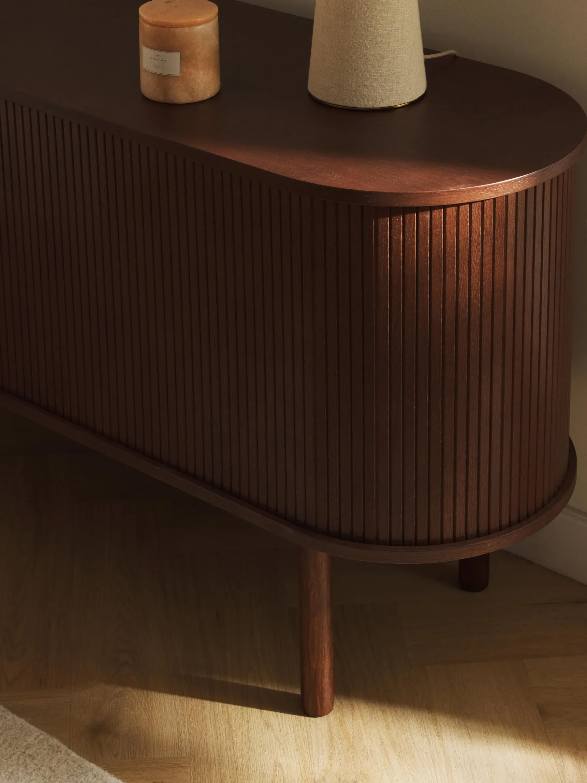 Credenza con frontale millerighe Calary