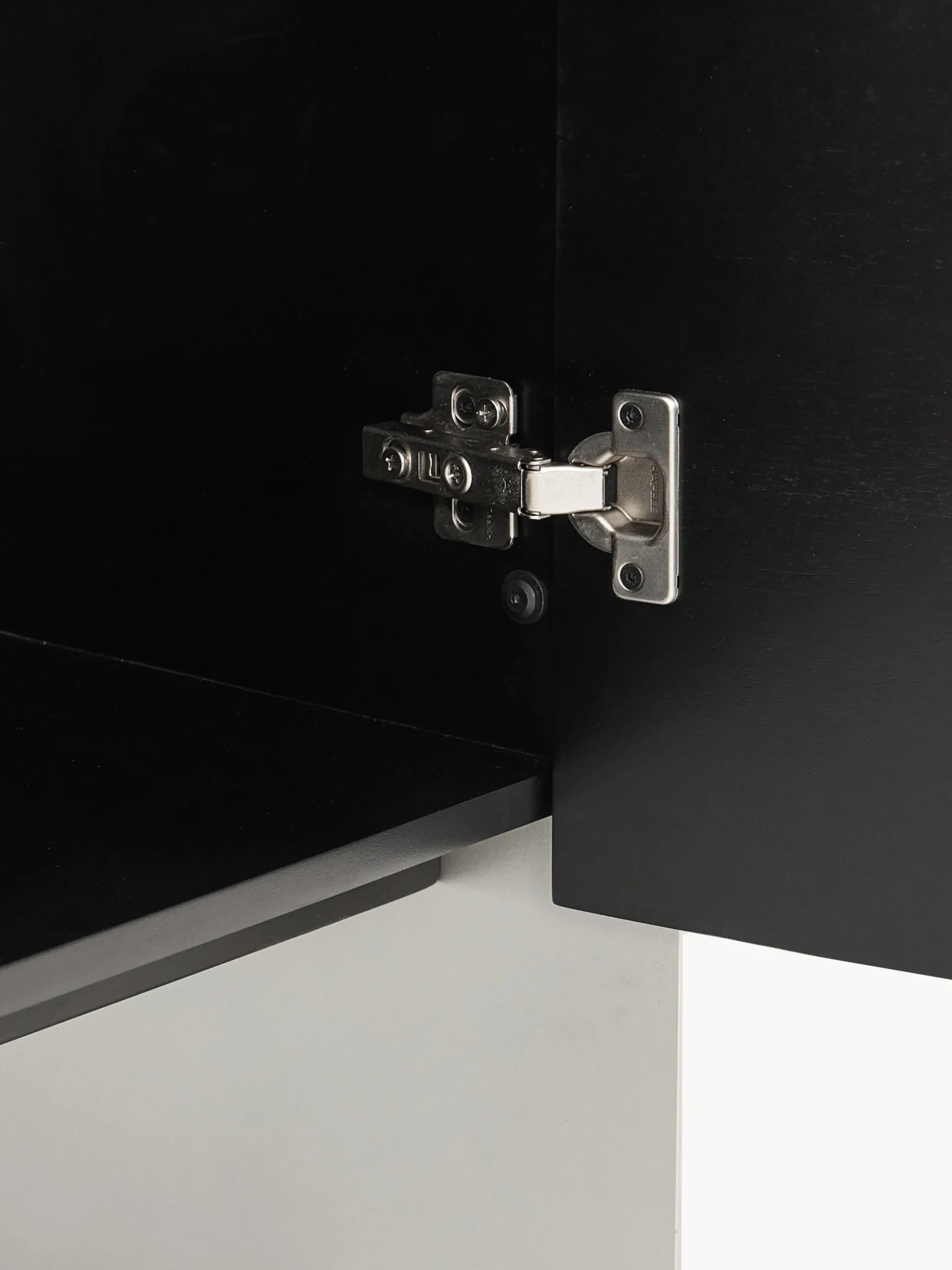 Credenza in legno Ako