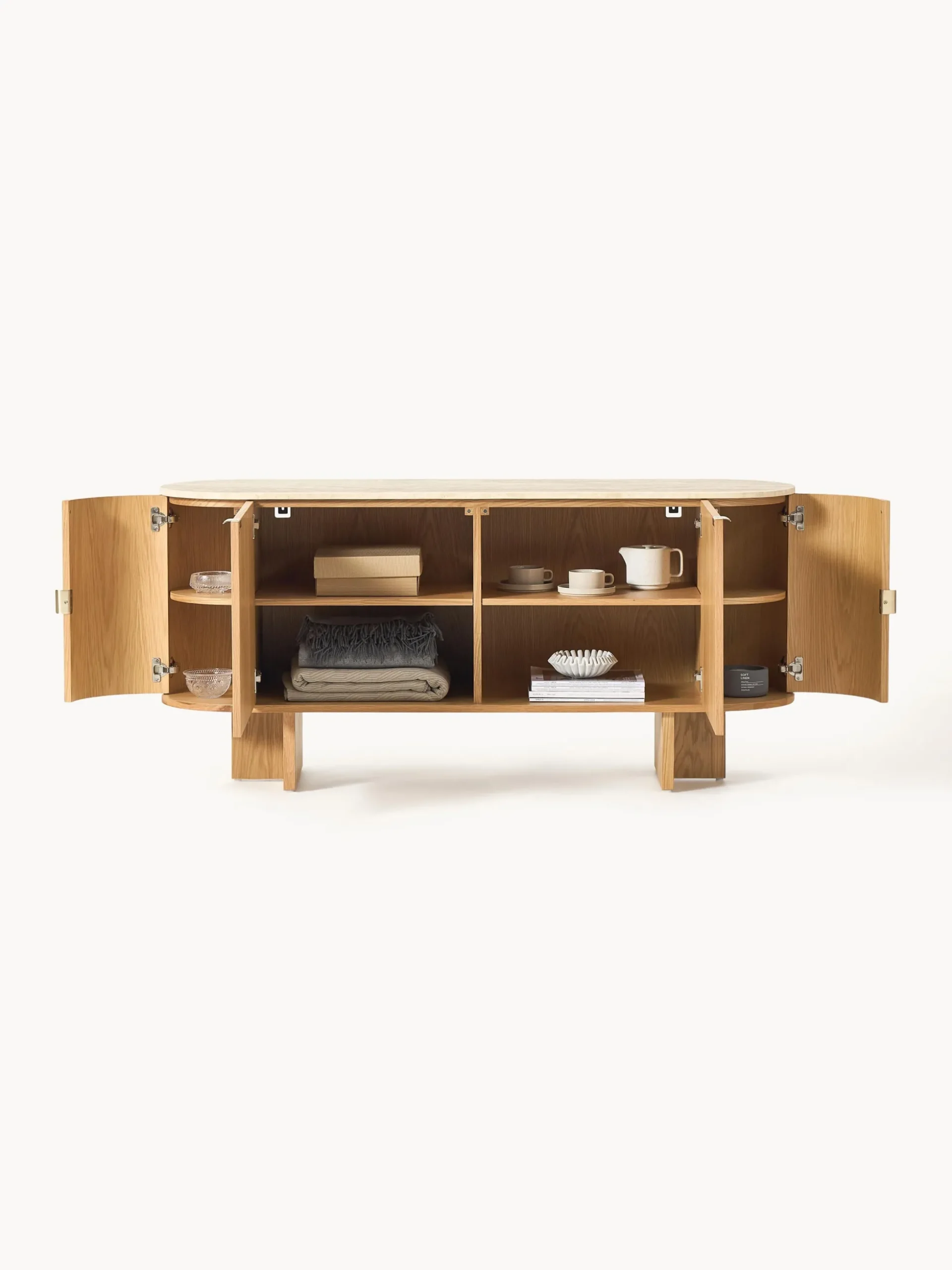 Credenza in legno con angoli arrotondati e piano in travertino Zumi