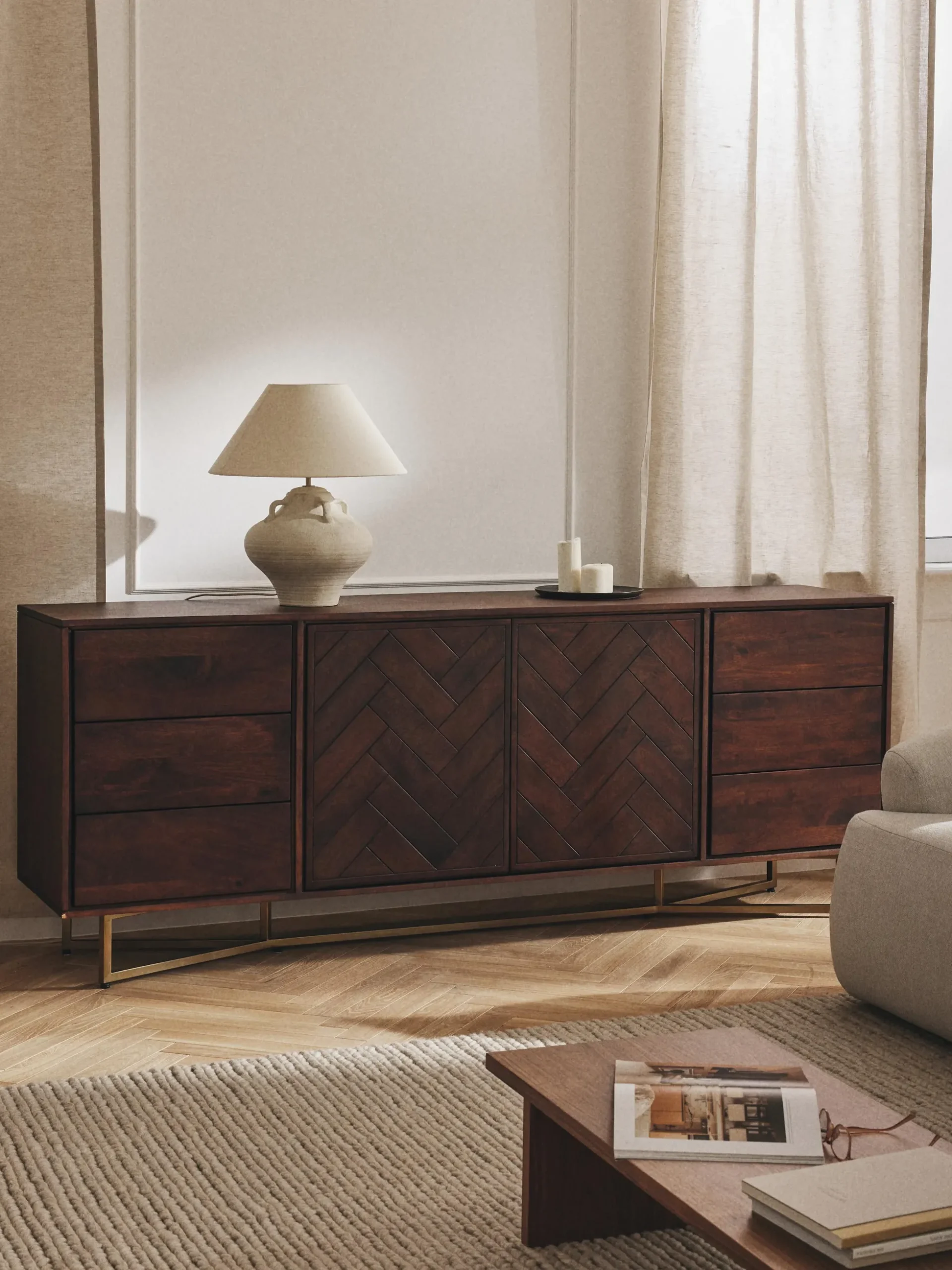 Credenza XL in legno di mango con motivo spina di pesce Luca