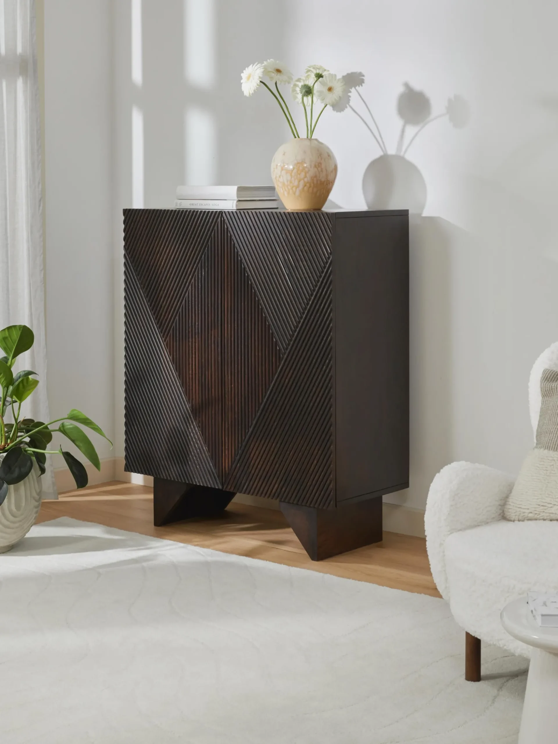Credenza alta in legno di mango Louis