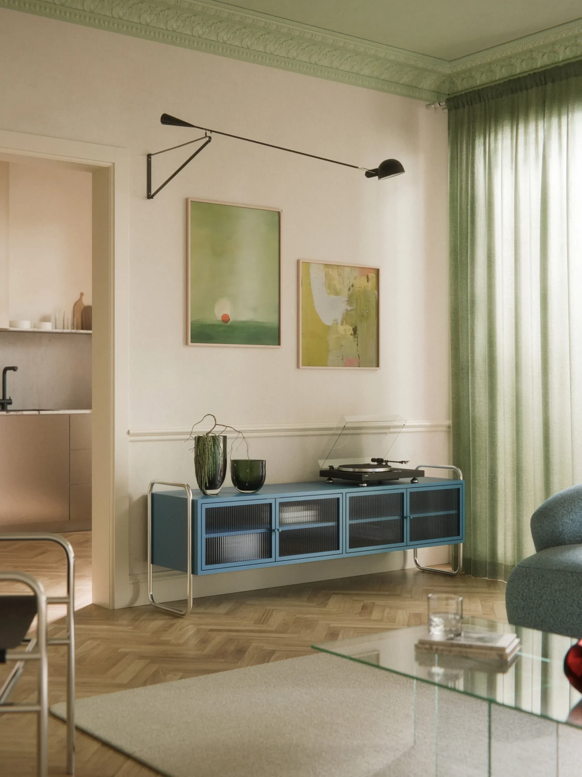 Credenza bassa in metallo con frontale in vetro Robyn