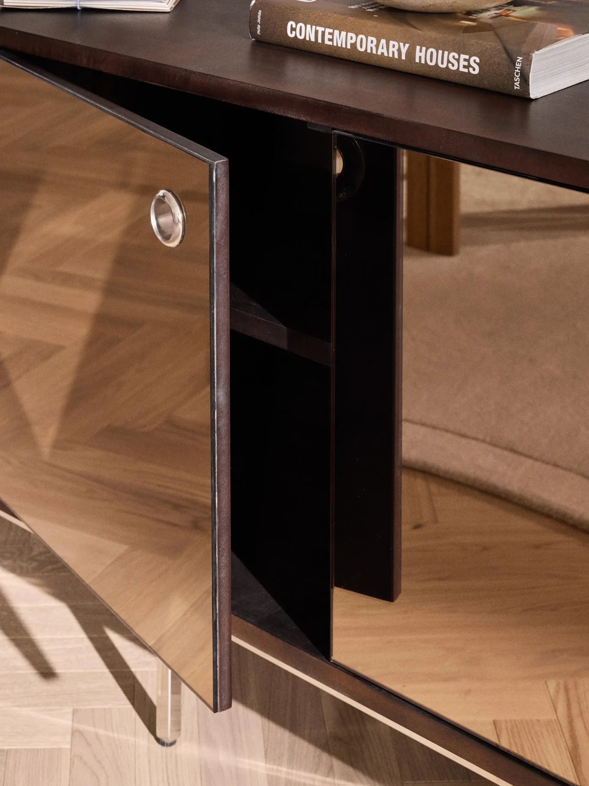Credenza con ante in vetro a specchio Scarlett