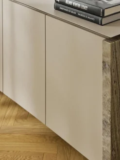 Credenza con gambe in marmo Bruce