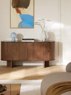 Credenza in legno con angoli arrotondati e piano in marmo Zumi