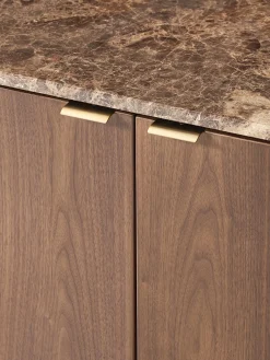 Credenza in legno con angoli arrotondati e piano in marmo Zumi