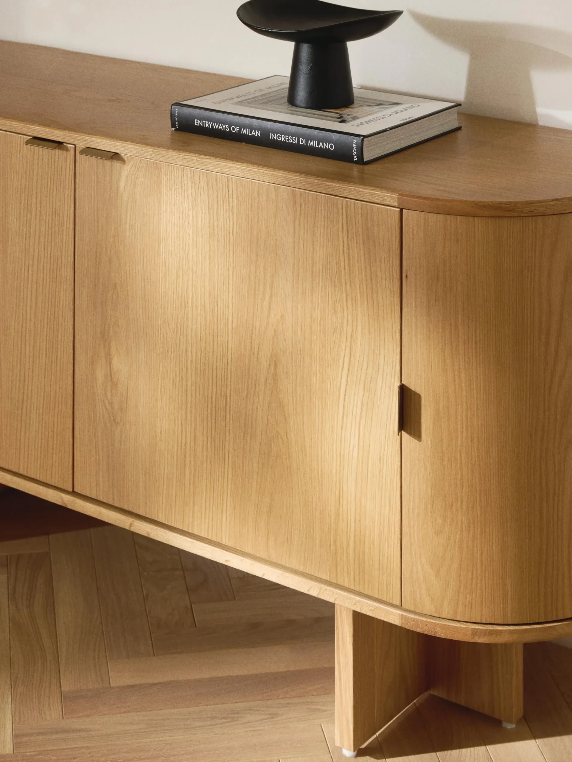 Credenza in legno con angoli arrotondati Zumi