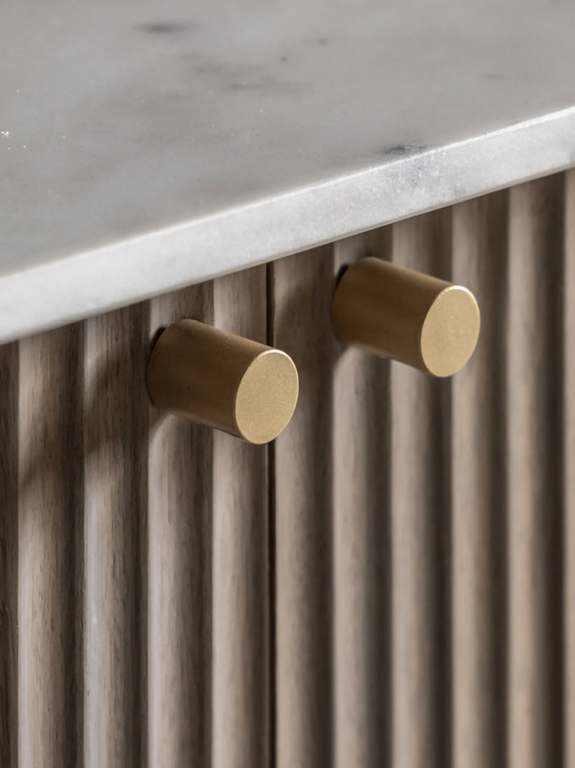 Credenza in legno di mango con piano in marmo Marmo