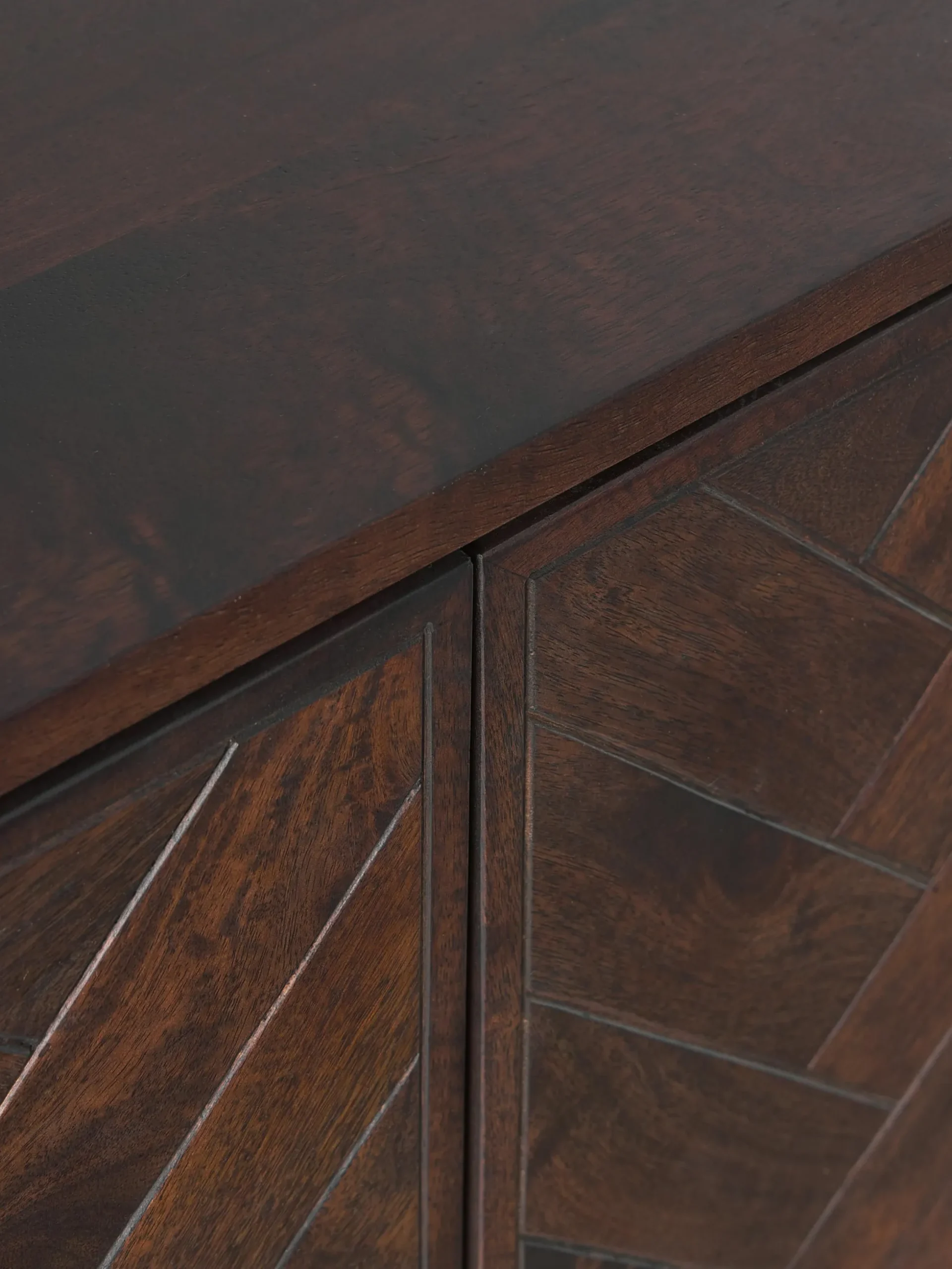Credenza in legno di mango con motivo spina di pesce Luca