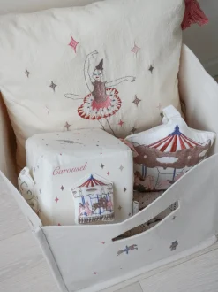 Cubetto attività per bambini in cotone organico Carousel