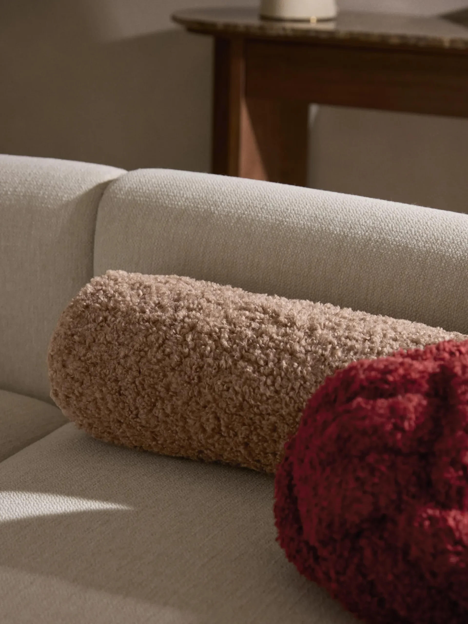 Cuscino annodato in teddy Dotty