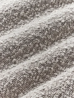 Cuscino decorativo grande in bouclé Lennon, 60 x 60 cm