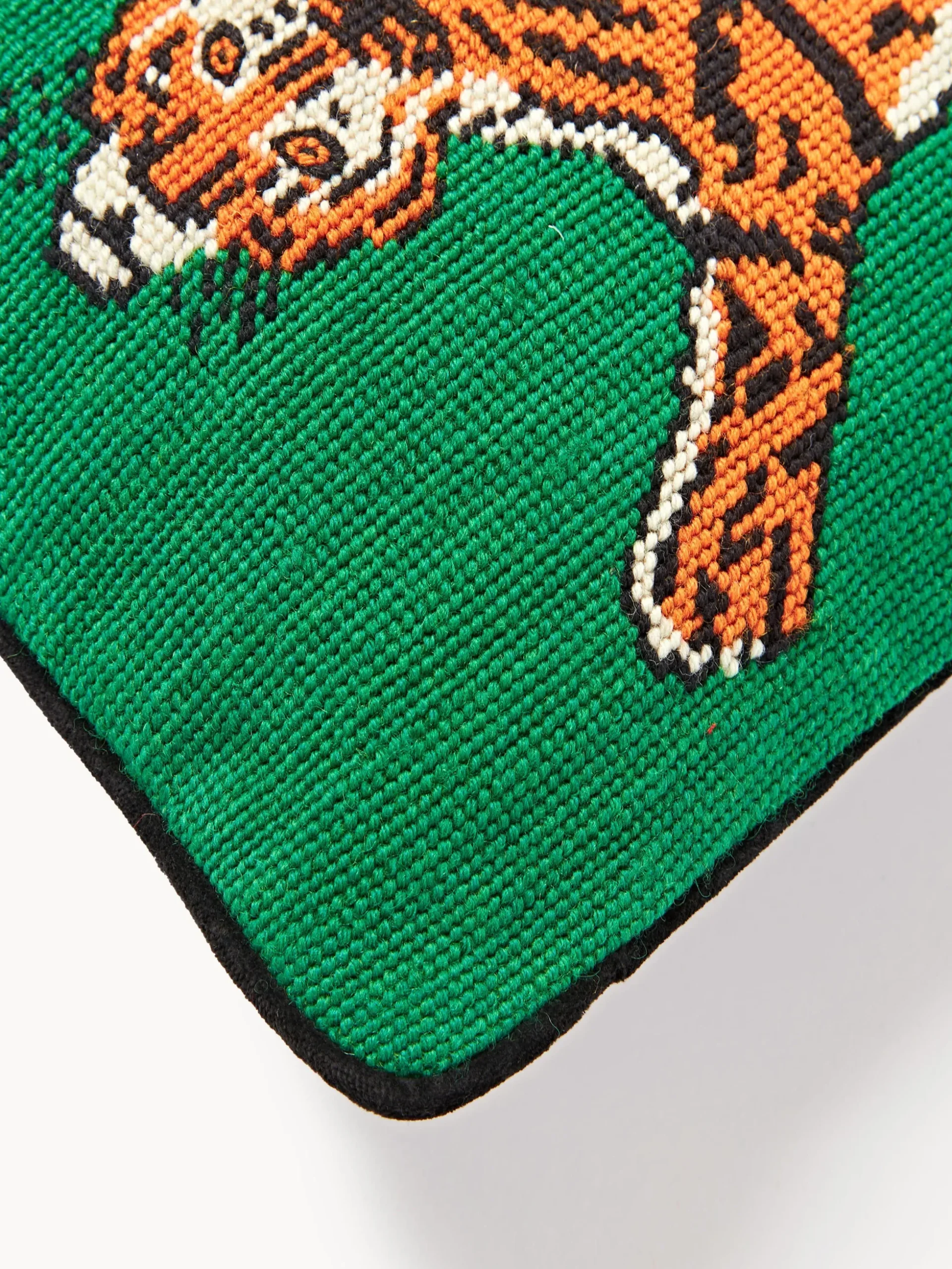 Cuscino decorativo in lana fatto a mano Tiger