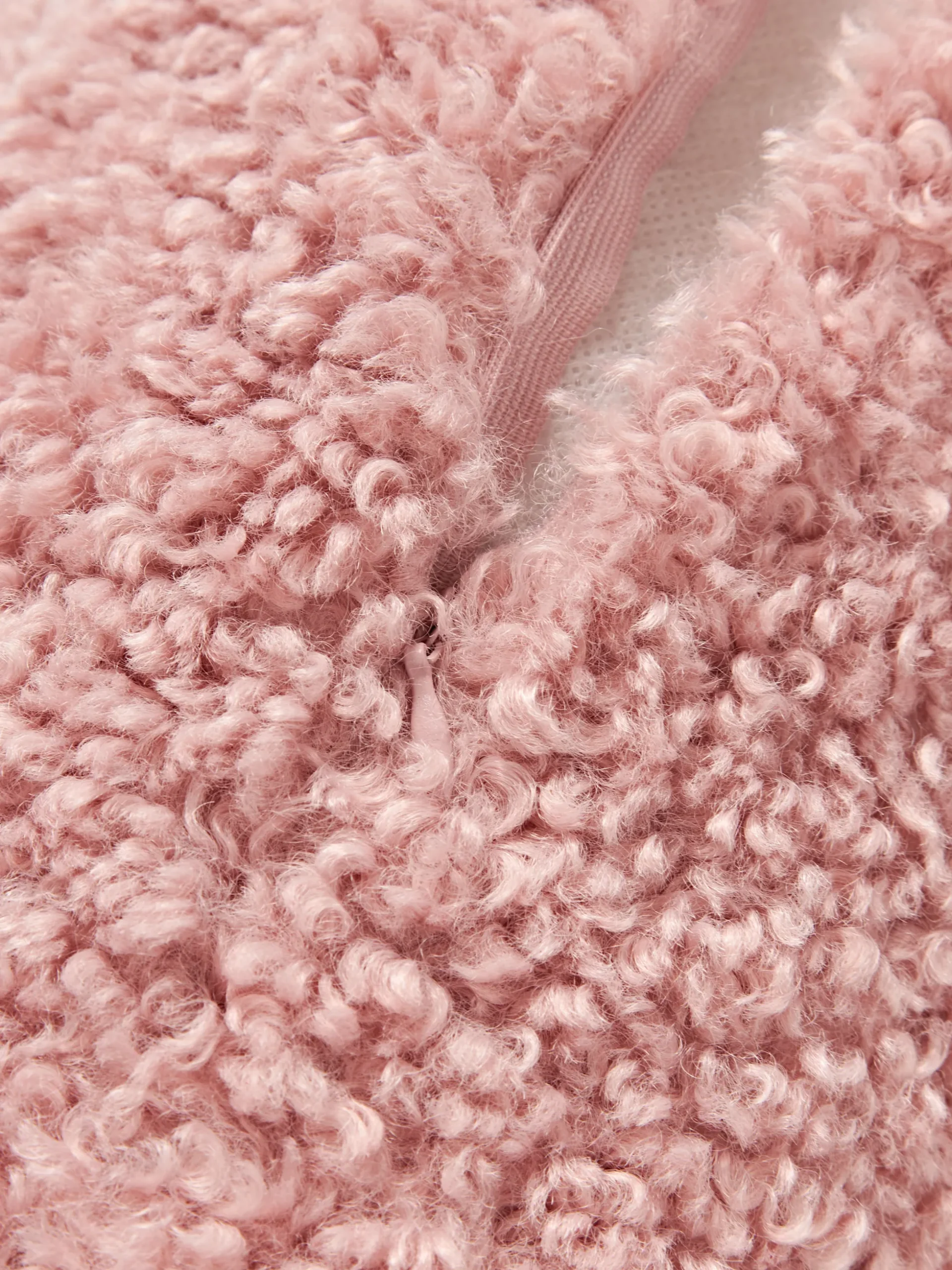 Cuscino per collo in teddy Dotty