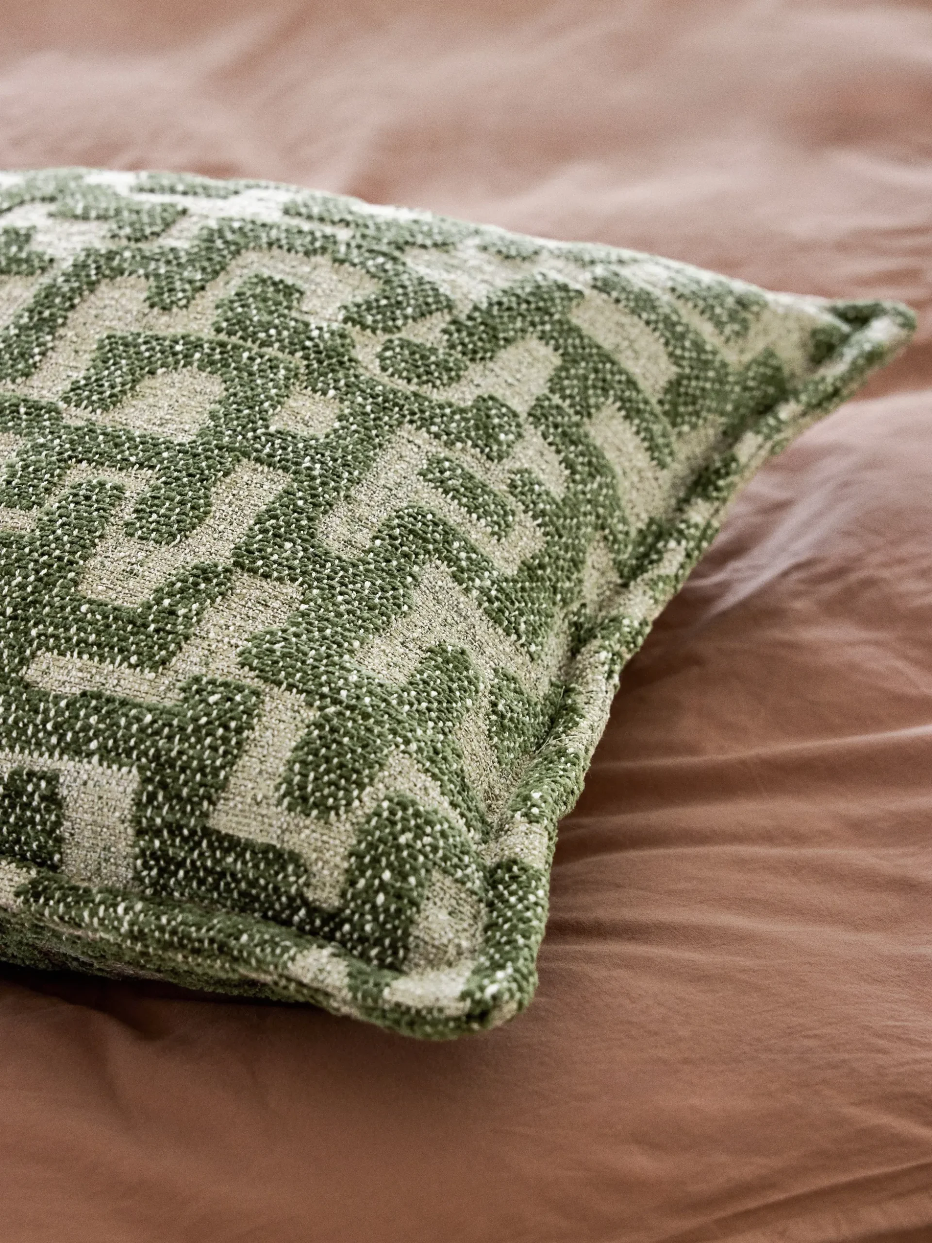 Cuscino in viscosa con motivo jacquard Contia