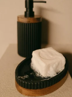 Dispenser sapone con dettaglio in legno Laura