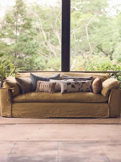 Divano 3 posti in lino color ocra bruciata Nomad, 204 cm