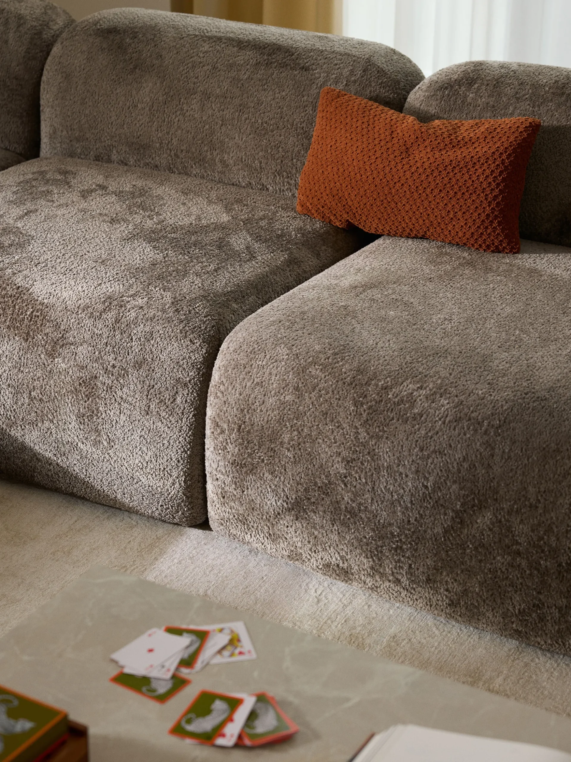 Divano angolare componibile 4 posti in teddy bouclé con chaise longue Wolke