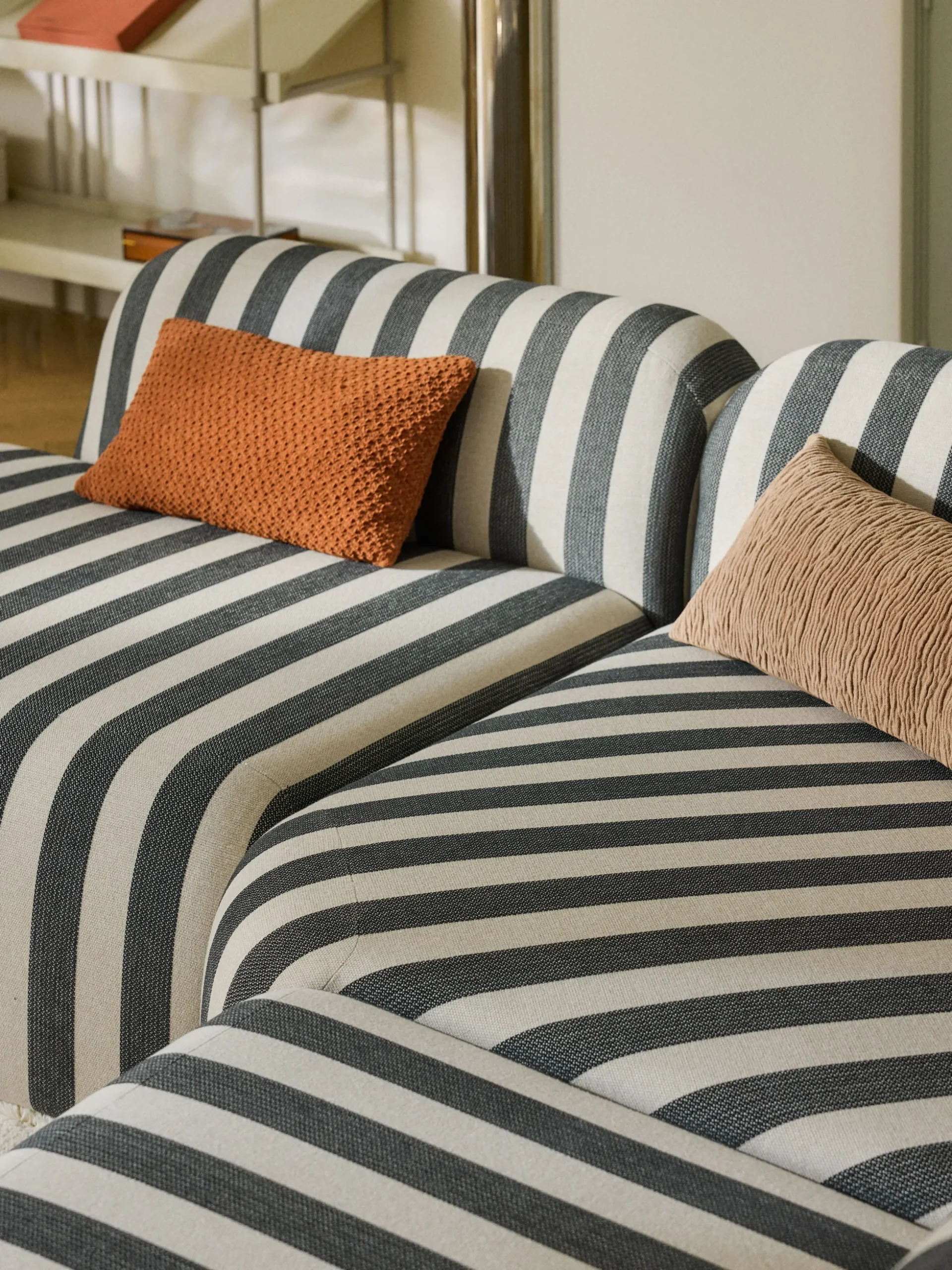 Divano angolare componibile 4 posti a righe con chaise longue Wolke