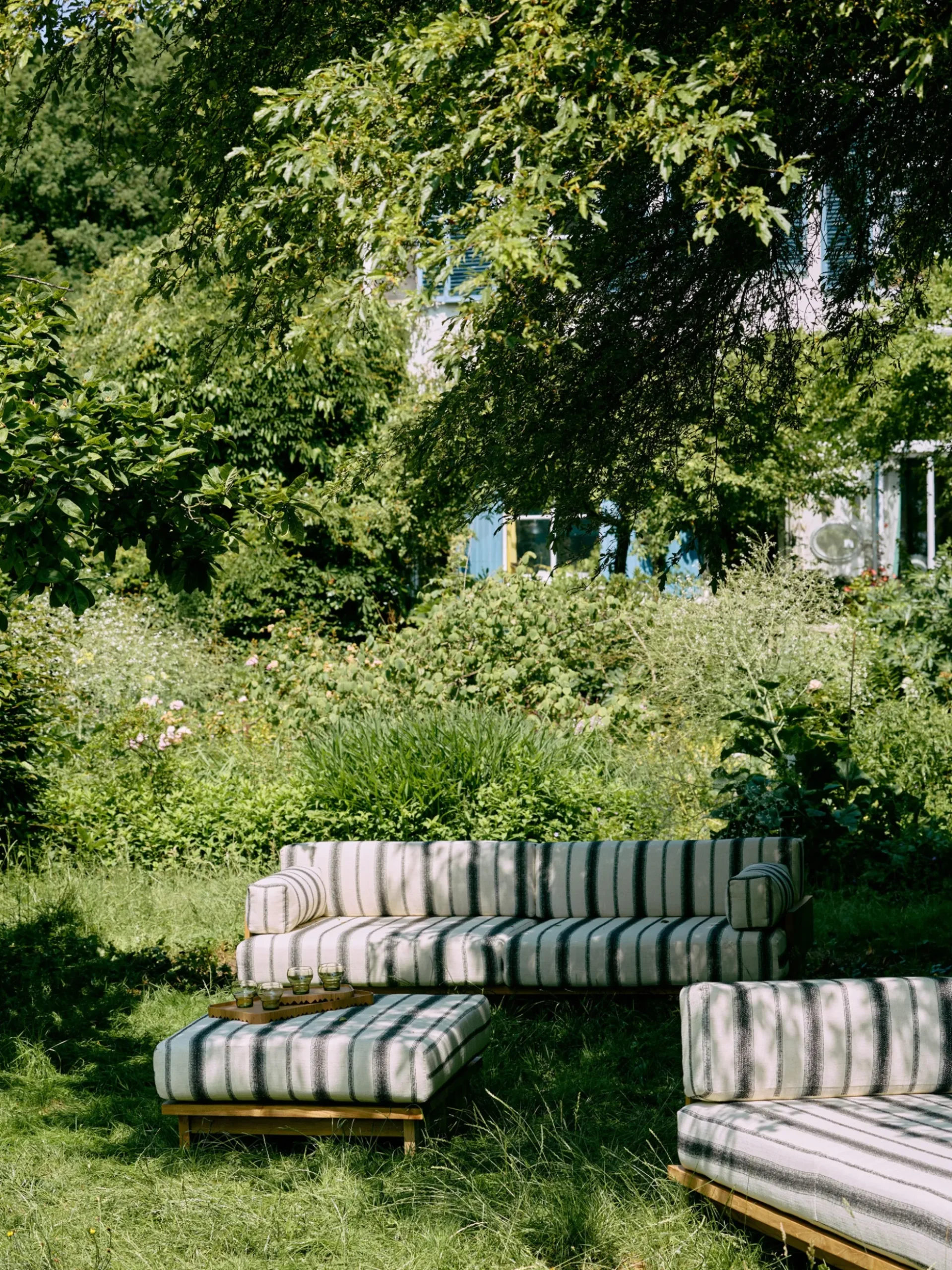 Divano da giardino in legno di teak Chalkstripe