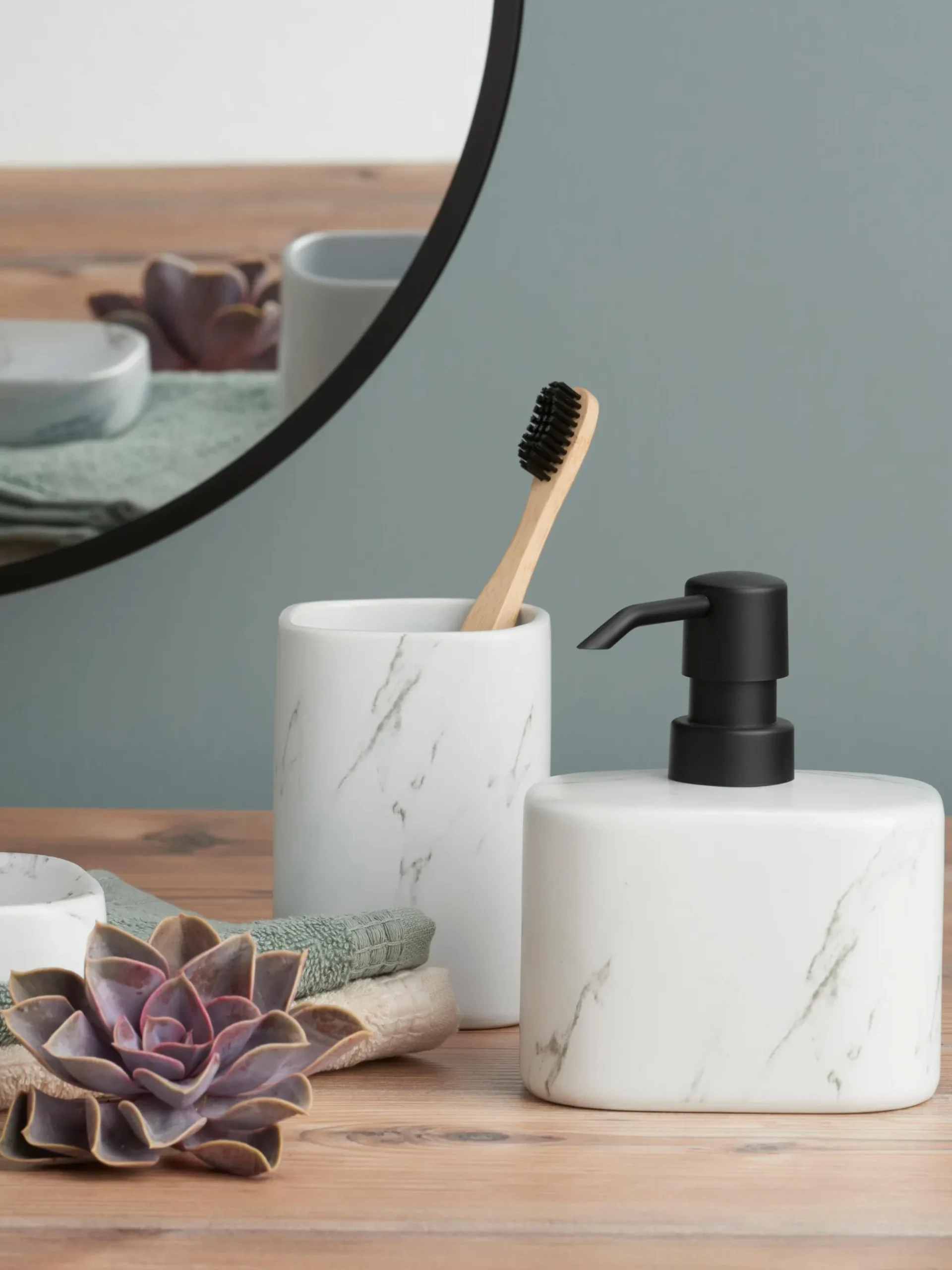 Dosatore di sapone in ceramica Marmor