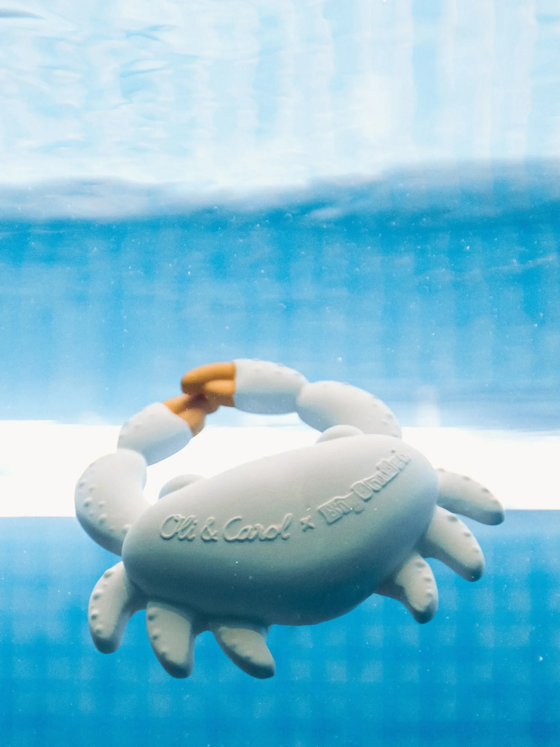 Giocattolo da bagno fatto a mano Oli&Carol x Big Stuffed