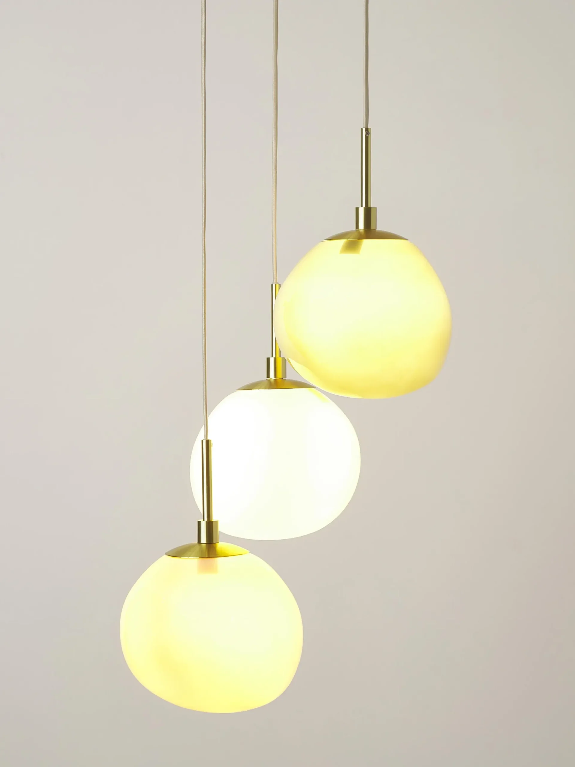 Lampada a sospensione cluster in vetro opalino Josie