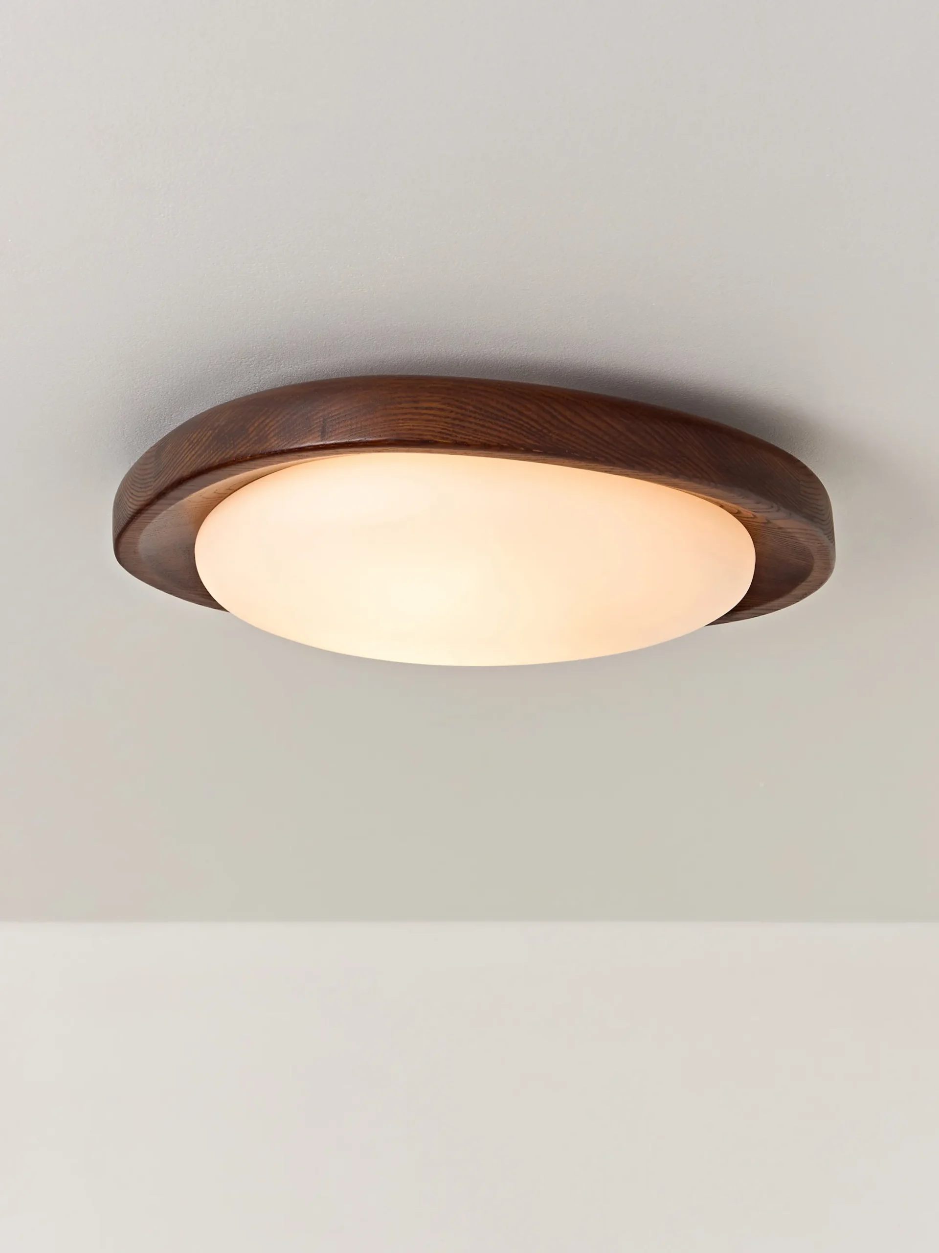 Lampada a sospensione con struttura in legno di frassino Matthew